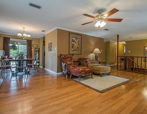 4th image of 1501 Oak Leaf Cir