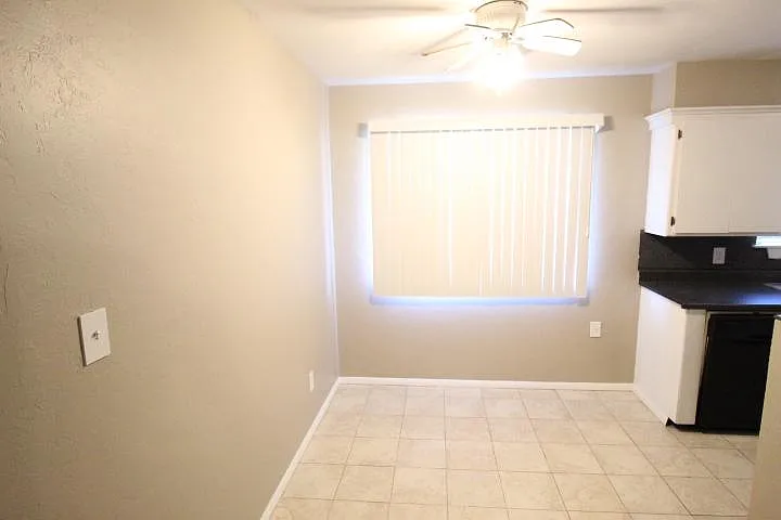 3 bed, 1.5 bath, 900 sqft, $1,195 — Photo 4