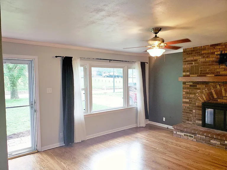 208 Ramsey Ln — Photo 3