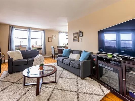 4th image of 131-11 Kew Gardens Rd #4A