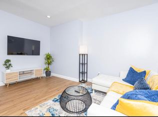 1527 Green St #1R, Philadelphia, PA 19130