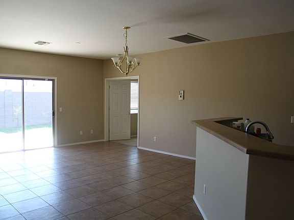 3rd image of 609 W Magdalena Ln