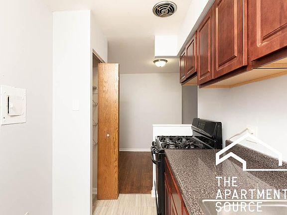 3rd image of 1042 W Hollywood Ave #308