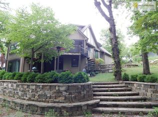 15904 Meadow Ln, Overland Park, KS 66085