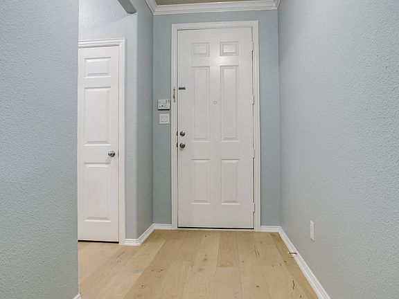 4th image of 5809 Mariposa Dr