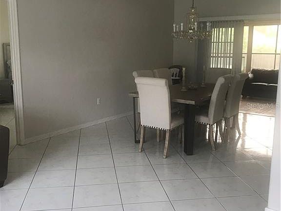 5th image of 2610 Hawthorne Ln