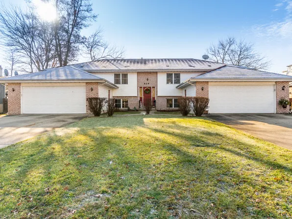 929 Monterrey Ct, Crown Point, IN 46307