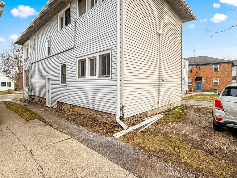 1013 W Shiawassee St #2 — Photo 15