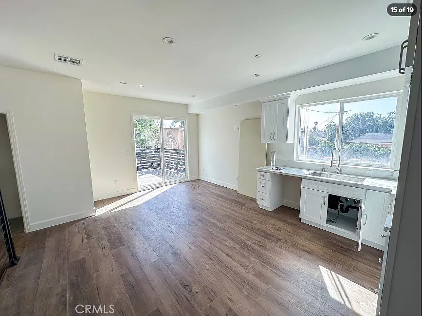 3 bed, 3.5 bath, 1254 sqft, $3,495 — Photo 2