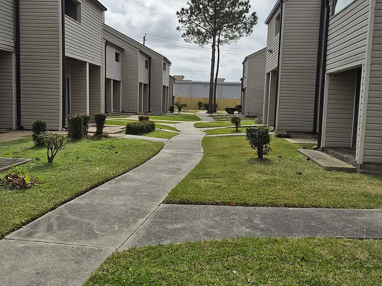 Golden Village Townhomes — Photo 54