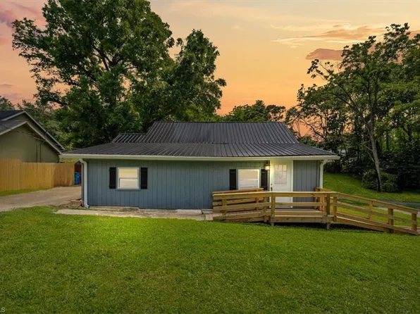 539 W Salisbury St, Denton, NC 27239