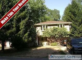 98 Dix Hills Rd, Huntington, NY 11743