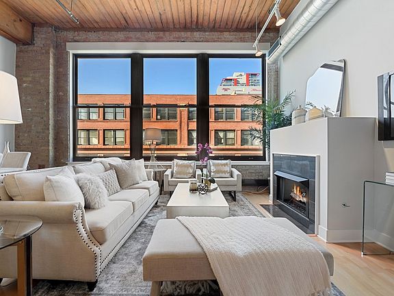 2nd image of 2303 S Michigan Ave APT 405