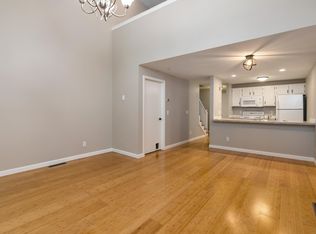 20 Glengarry Dr, Stratham, NH 03885