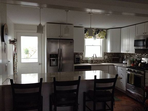 2nd image of 271 Merrimac St