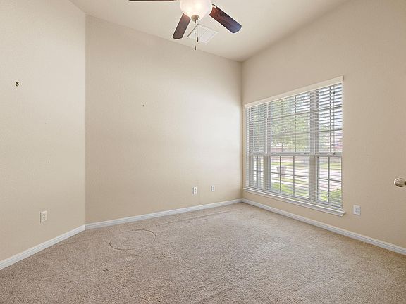5th image of 221 Loch Lomond St