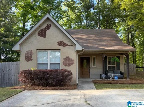 9538 Brook Forest Cir, Helena, AL 35080