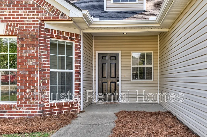 4 bed, 2.0 bath, 1774 sqft, $1,925 — Photo 4