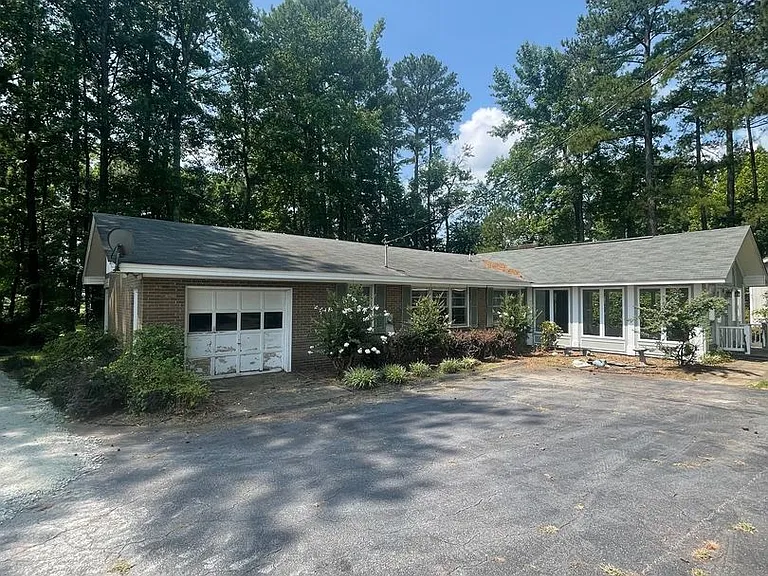 2902 Tramway Rd — Photo 2