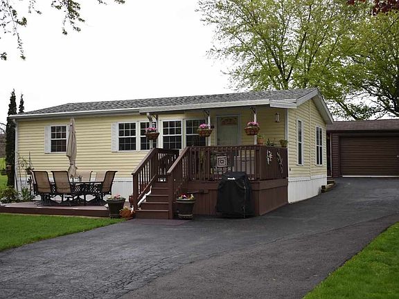 2nd image of 119 E Meadow Cir