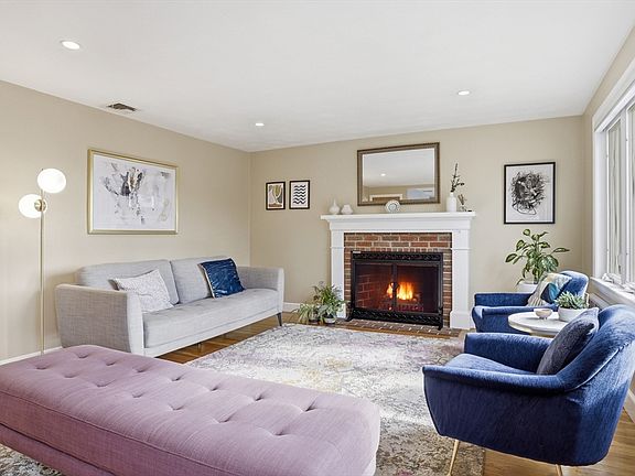 4th image of 115 Collincote St