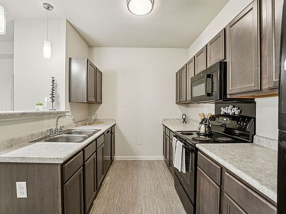 5th image of 1401 NE Inner Loop #3x2
