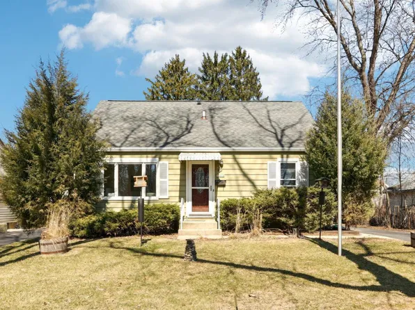 11016 West Grange AVENUE, Hales Corners, WI 53130