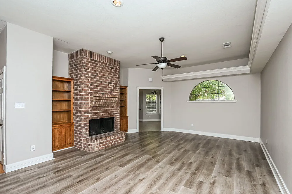 3 bed, 2.0 bath, 1710 sqft, $2,100 — Photo 4