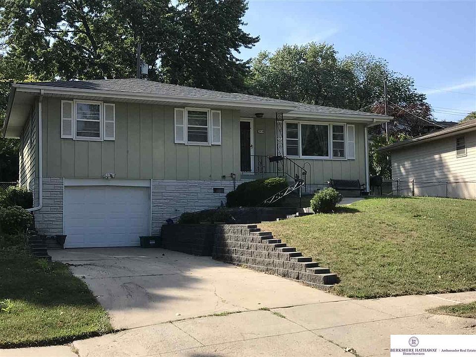 1st image of 2924 S 116th Ave