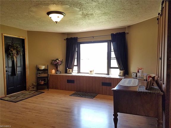 3rd image of 1004 N Uhrich St