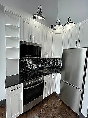 3rd image of 2109 Regent Pl #10