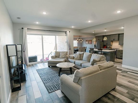 4th image of 6006 Oakmont Dr