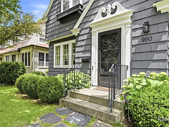3rd image of 950 Orchard Ave SE