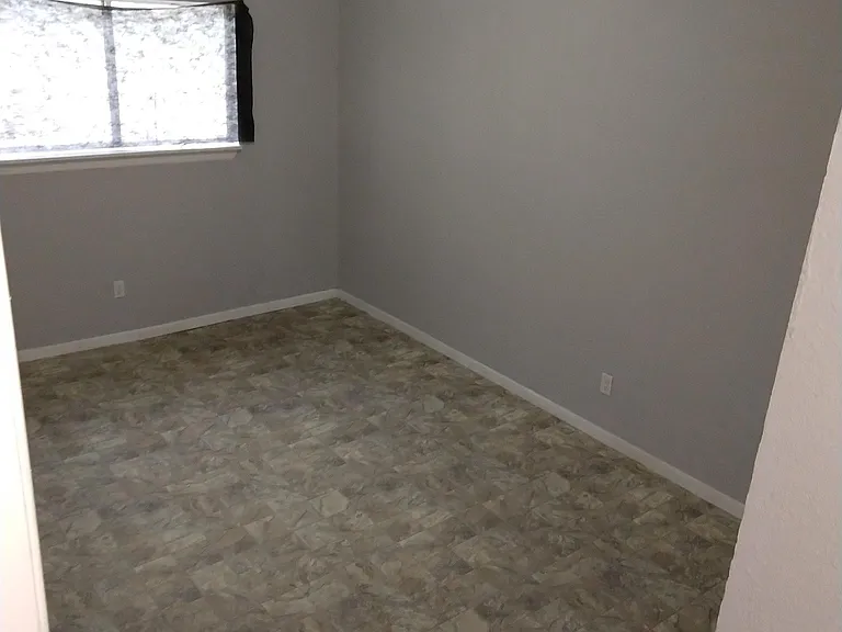 711 Lovera Blvd — Photo 11