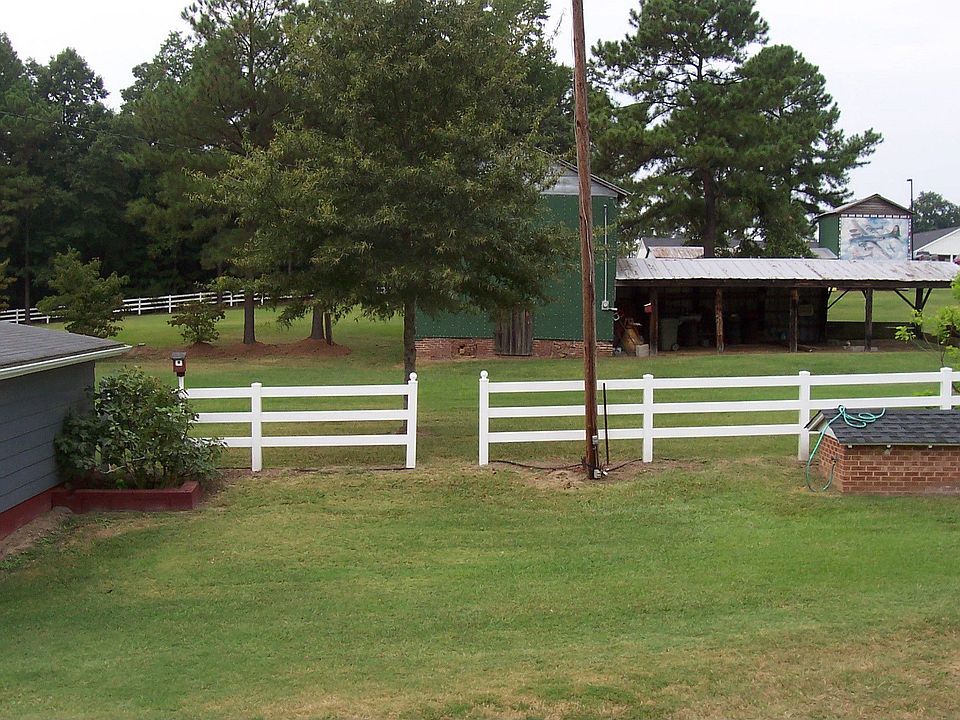 Huge yard w/ lots of storage