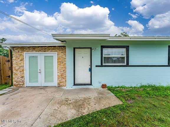 4th image of 10770 INDIES Drive N