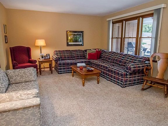 2nd image of 1098 Howard Dr