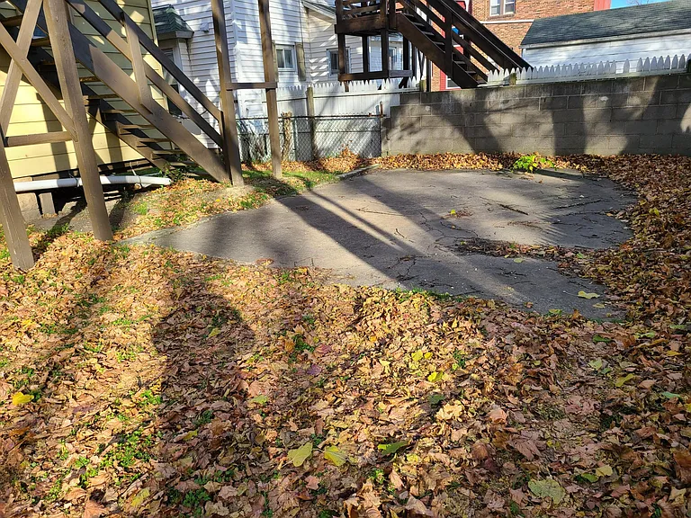 564 Carroll St — Photo 32