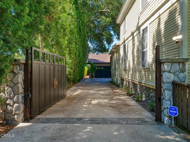 475 Cypress Ave — Photo 3