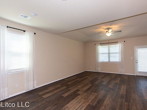 5th image of 1613 Desmond St
