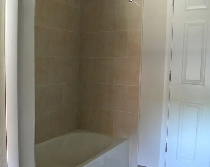One and Two Bedroom Apartment Building — Photo 9