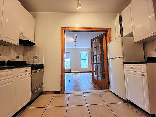 2nd image of 447 W 43rd St APT 2D