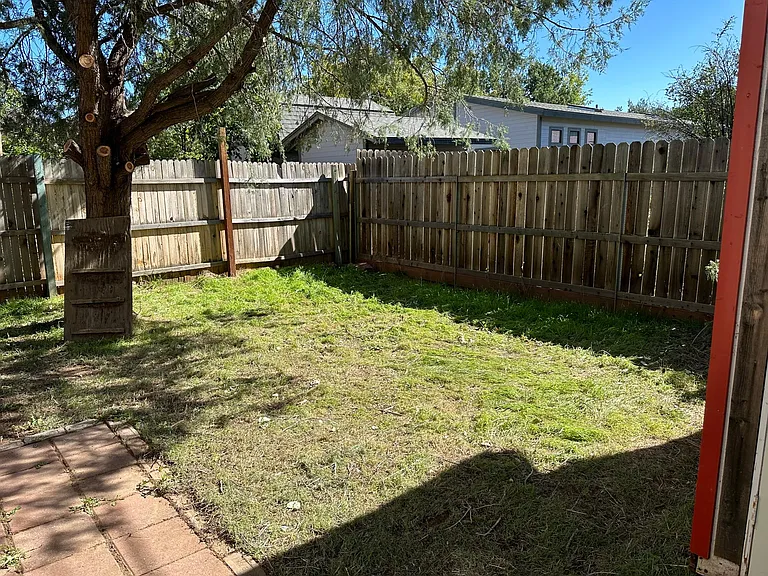 711 W Colt Dr — Photo 16