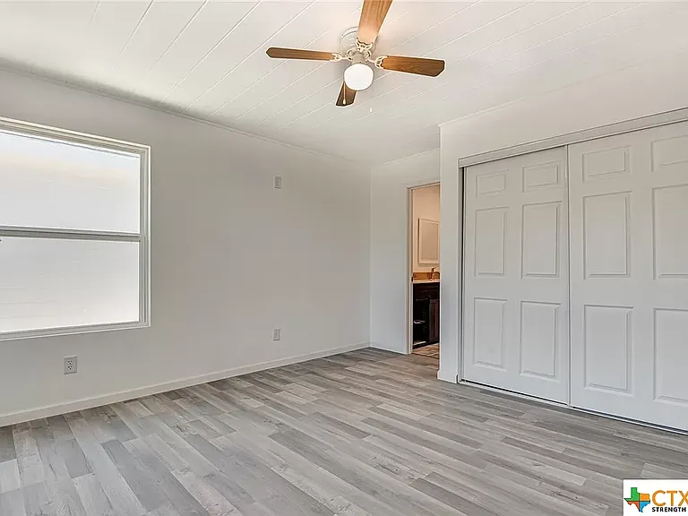 1668 Lakeview Dr — Photo 7