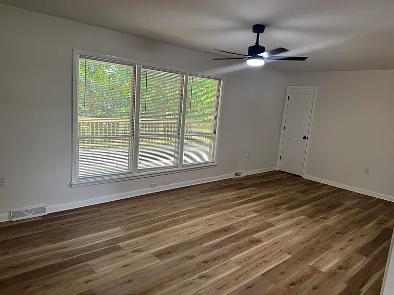 115 Lakemont Ct — Photo 2