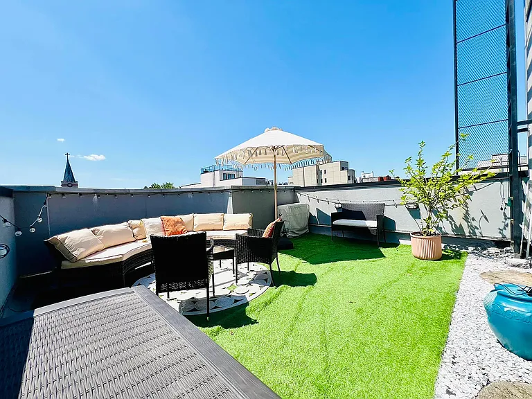 173 Martense St #PENTHOUSE — Photo 2