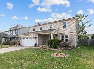 2124 E Roundtable Dr, Canton, MI 48188