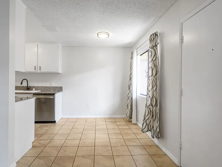Chatsworth Rent This Now — Photo 14