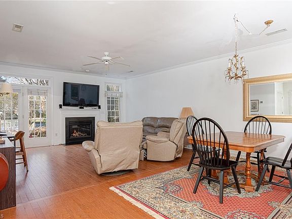 3rd image of 508 Sherwood Hills Dr