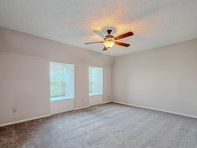 432 N Post Oak Ln — Photo 19